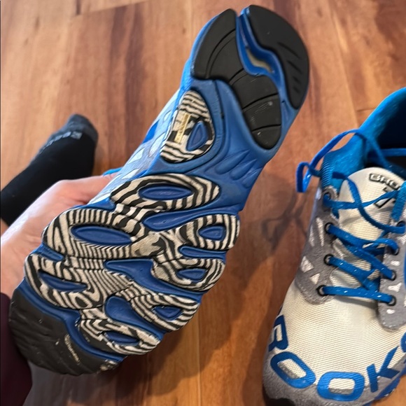 Brooks T7 racing shoe - Picture 3 of 4